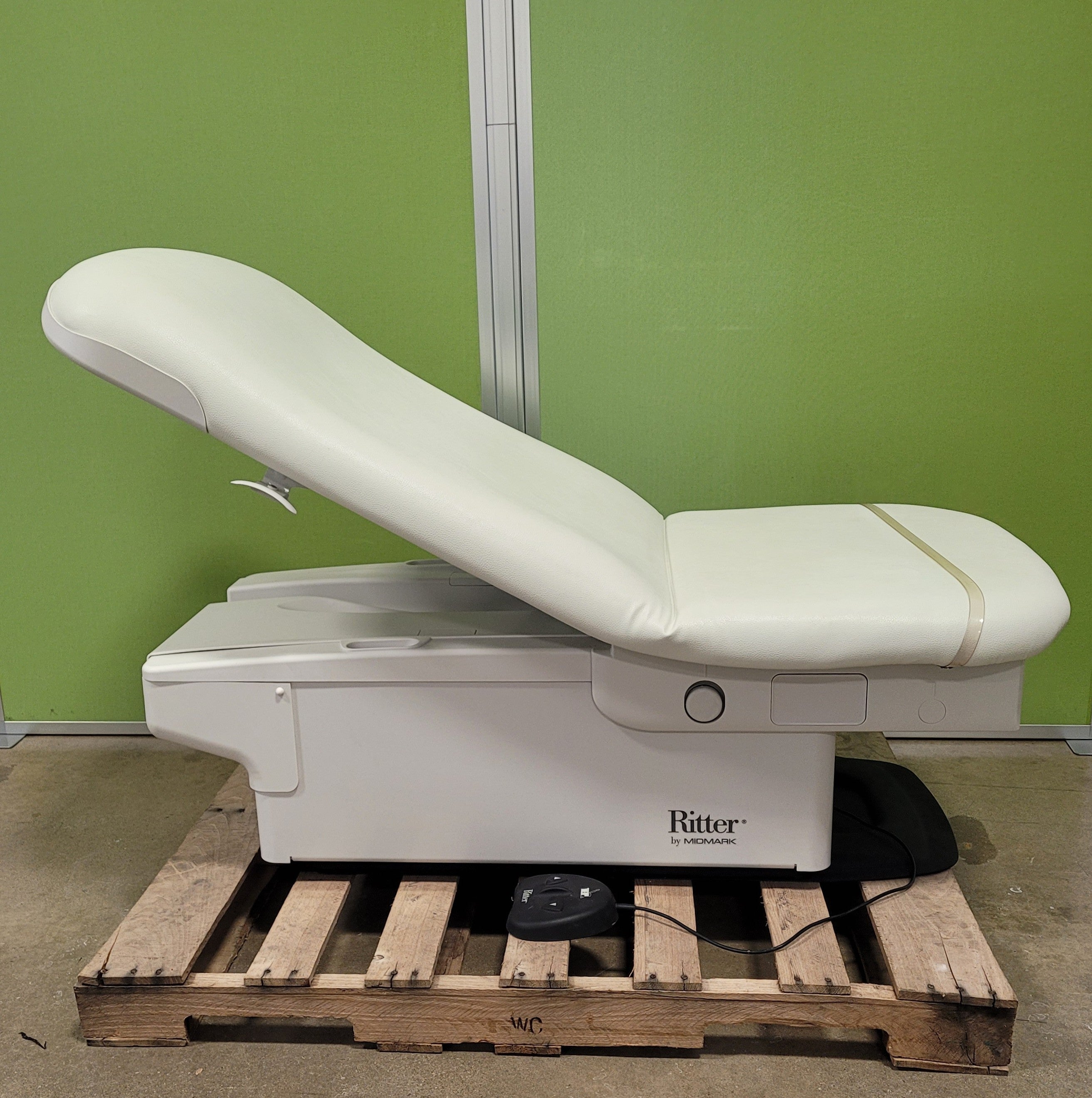 Midmark Ritter 224 Barrier-Free Examination Chair