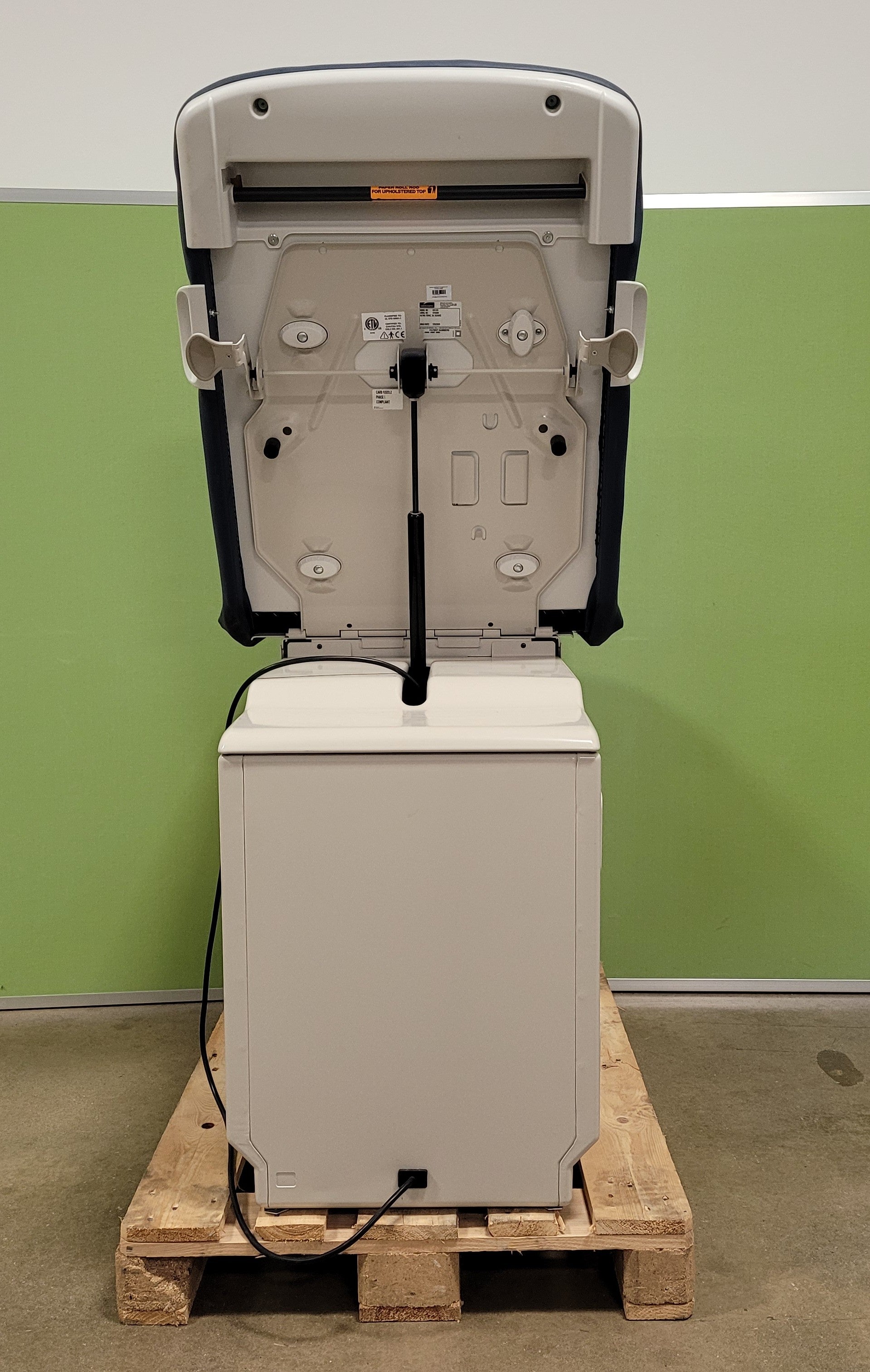 Midmark 204 Exam Table