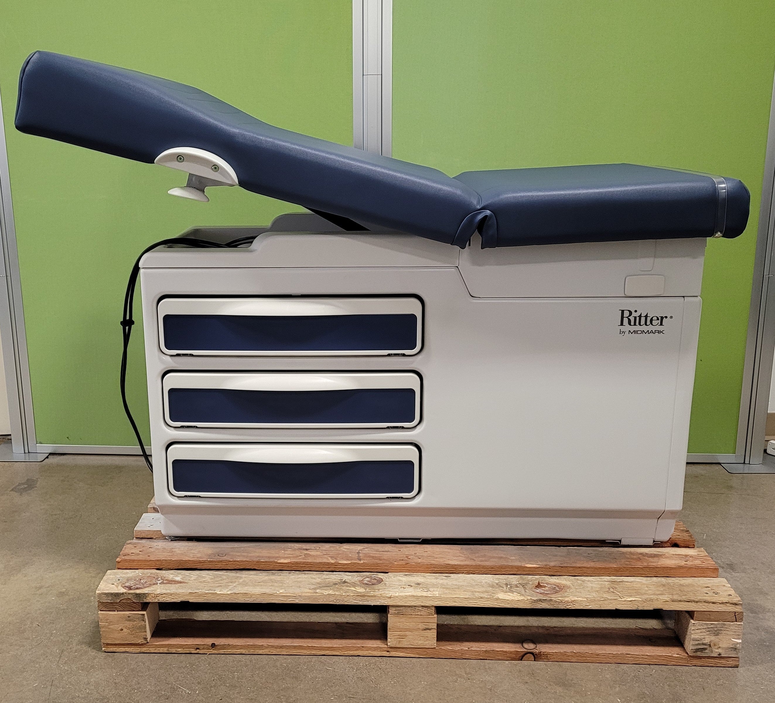Midmark 204 Exam Table