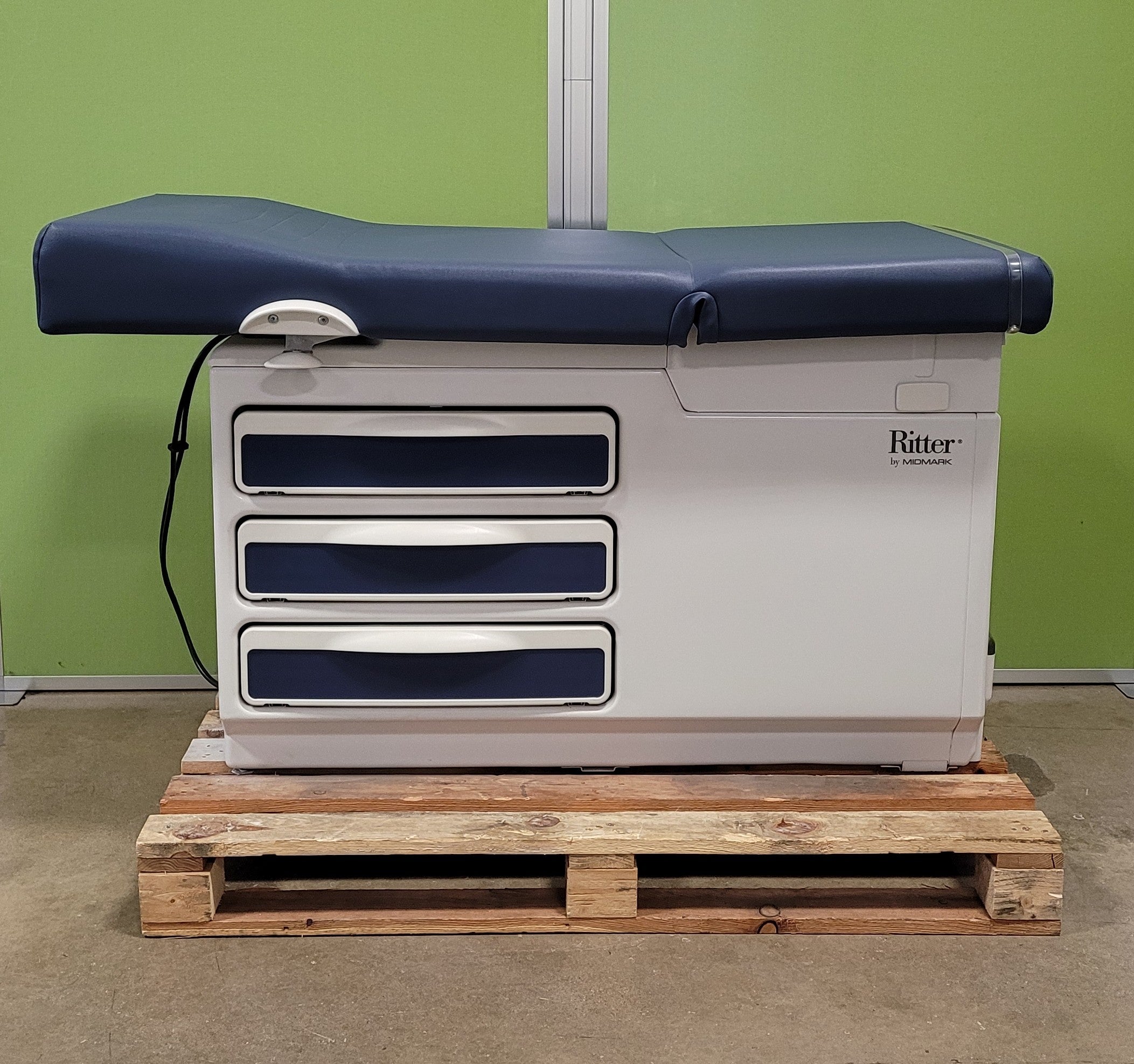 Midmark 204 Exam Table