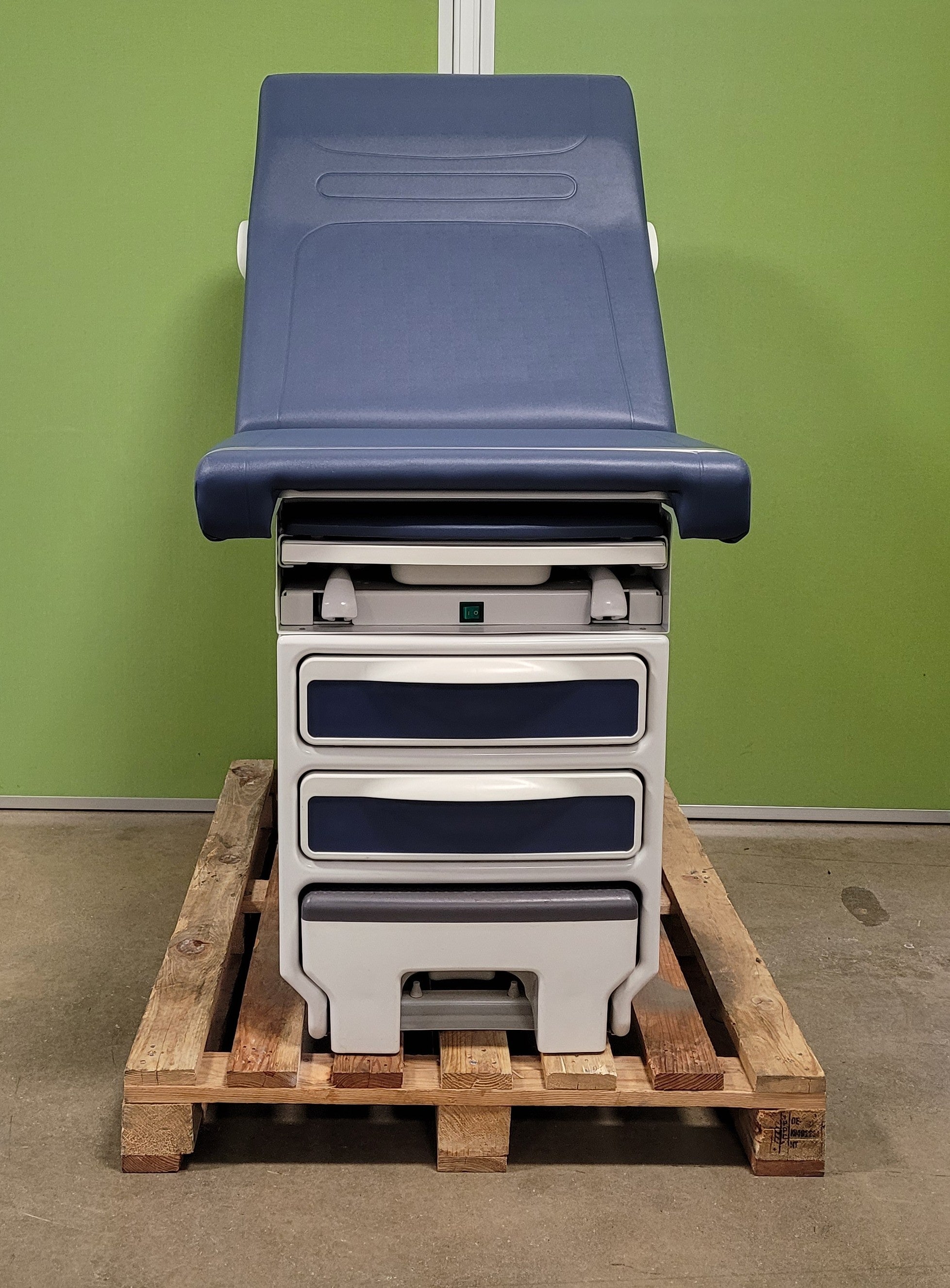 Midmark 204 Exam Table