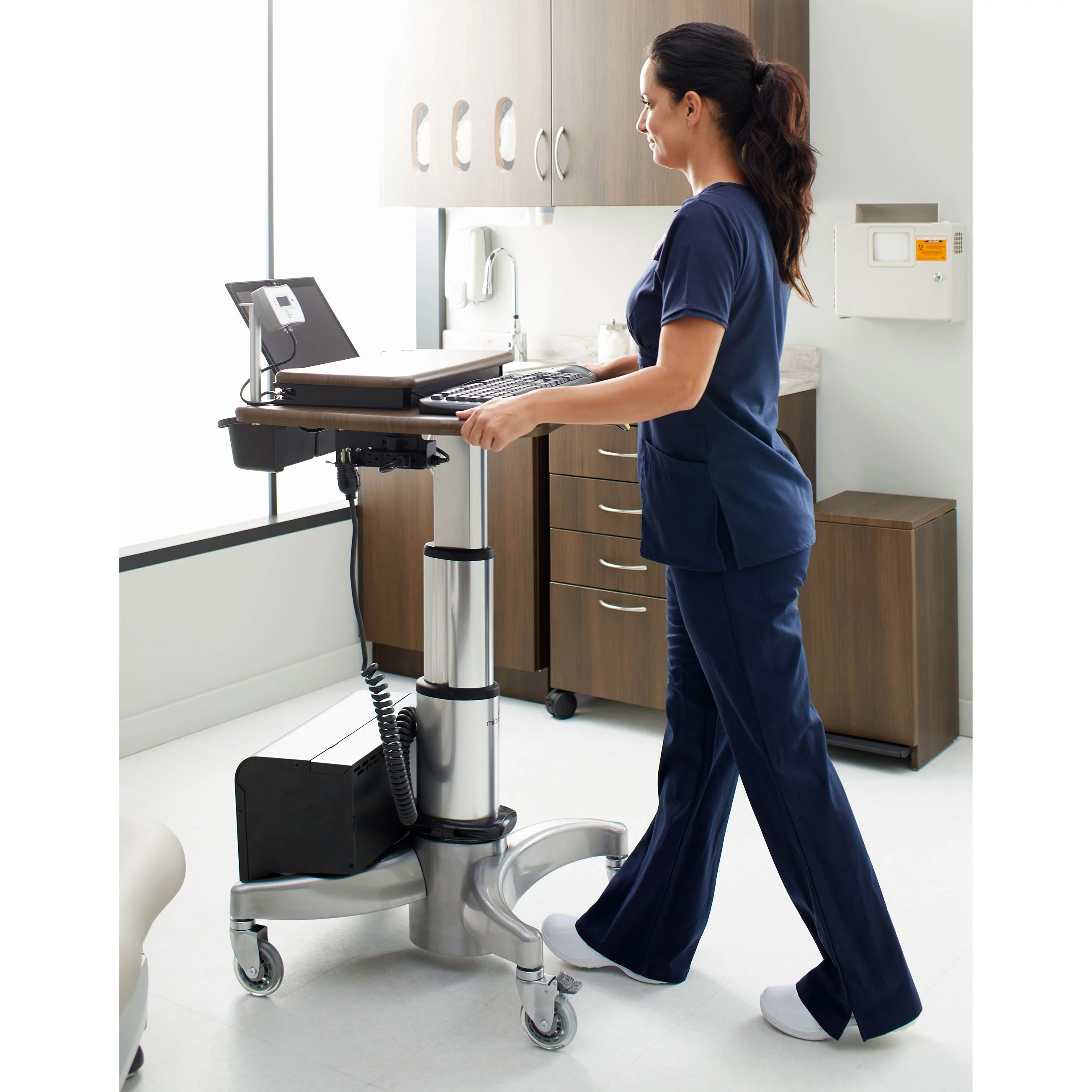 Midmark 6211 Secure Laptop Workstation