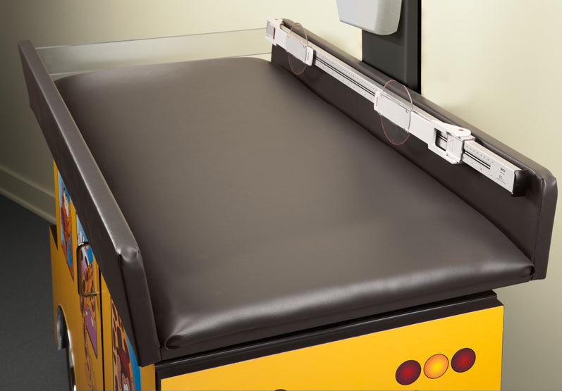 Clinton 7822 Scale Table/Zoo Bus with Jungle Friends | QuinceMedical.com