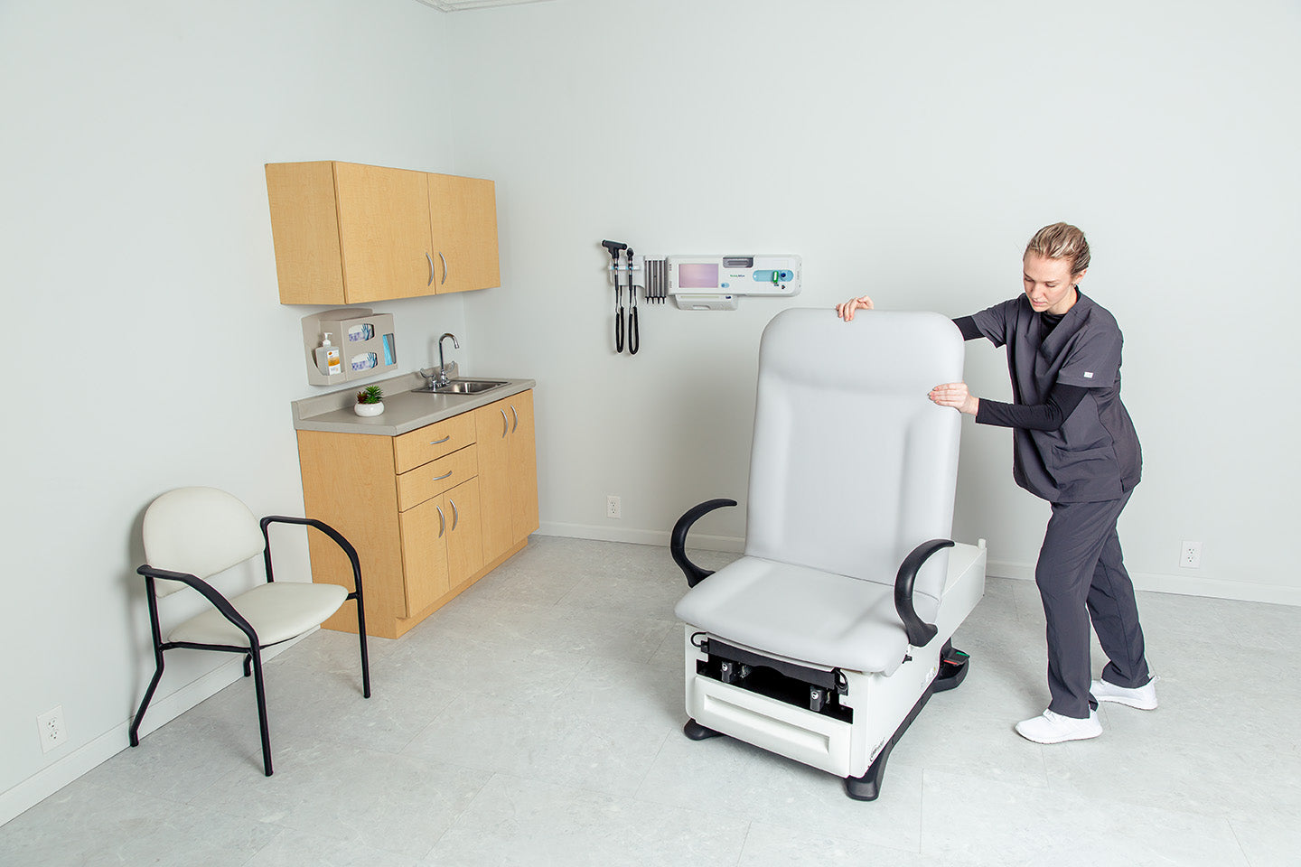 UMF Medical FusionONE ProGlide 3003 Power Hi-Lo Exam Table with Premium Upholstery UMF 3003-500-305SL | QuinceMedical.com