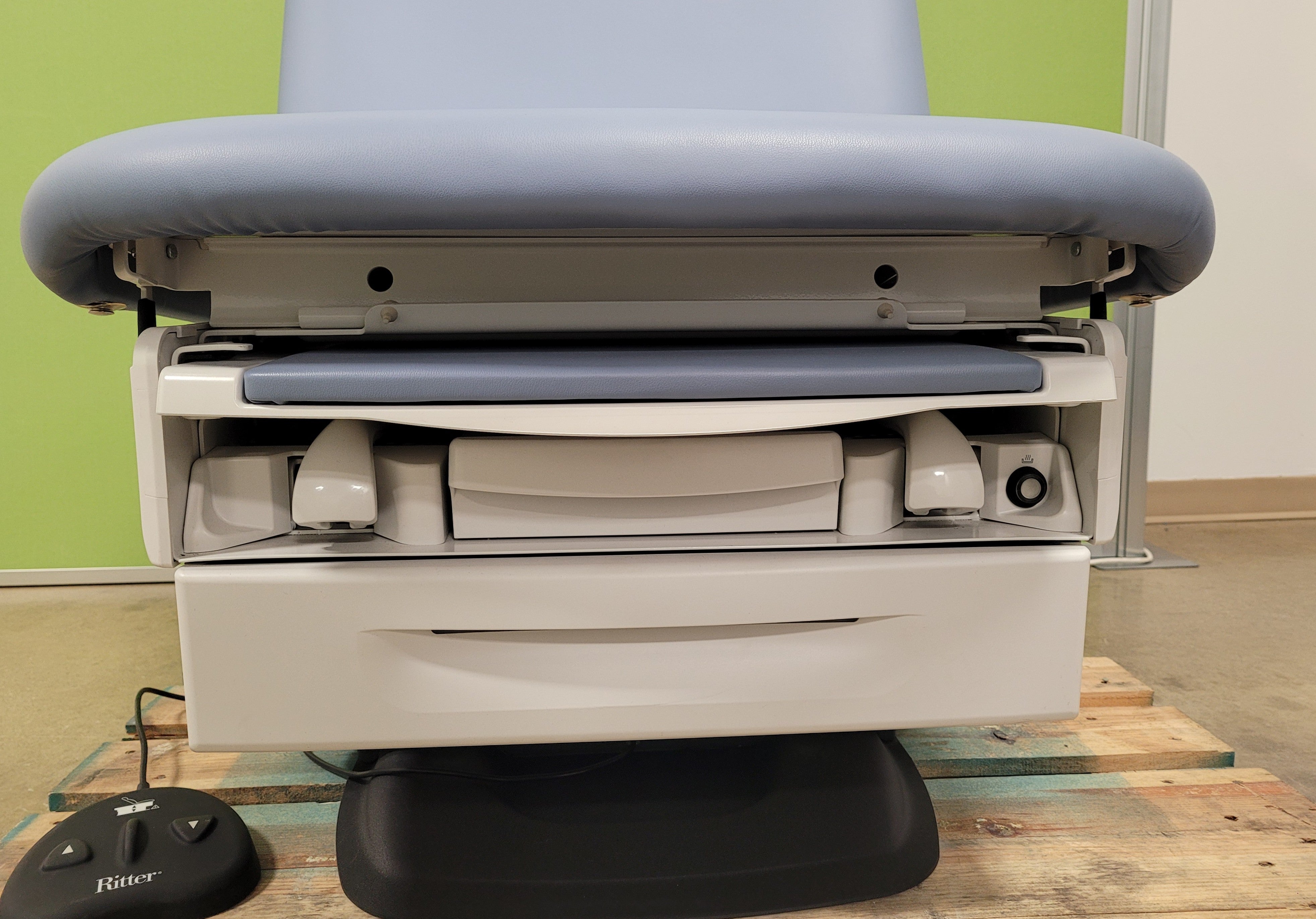 Ritter 224-002 Barrier-Free Examination Chair