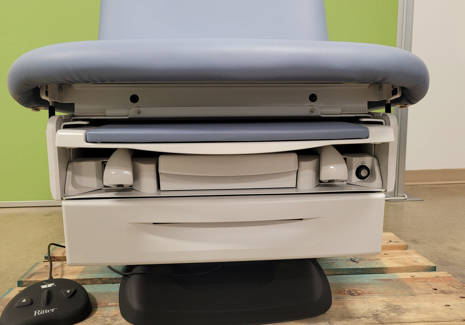 Ritter 224-002 Barrier-Free Examination Chair