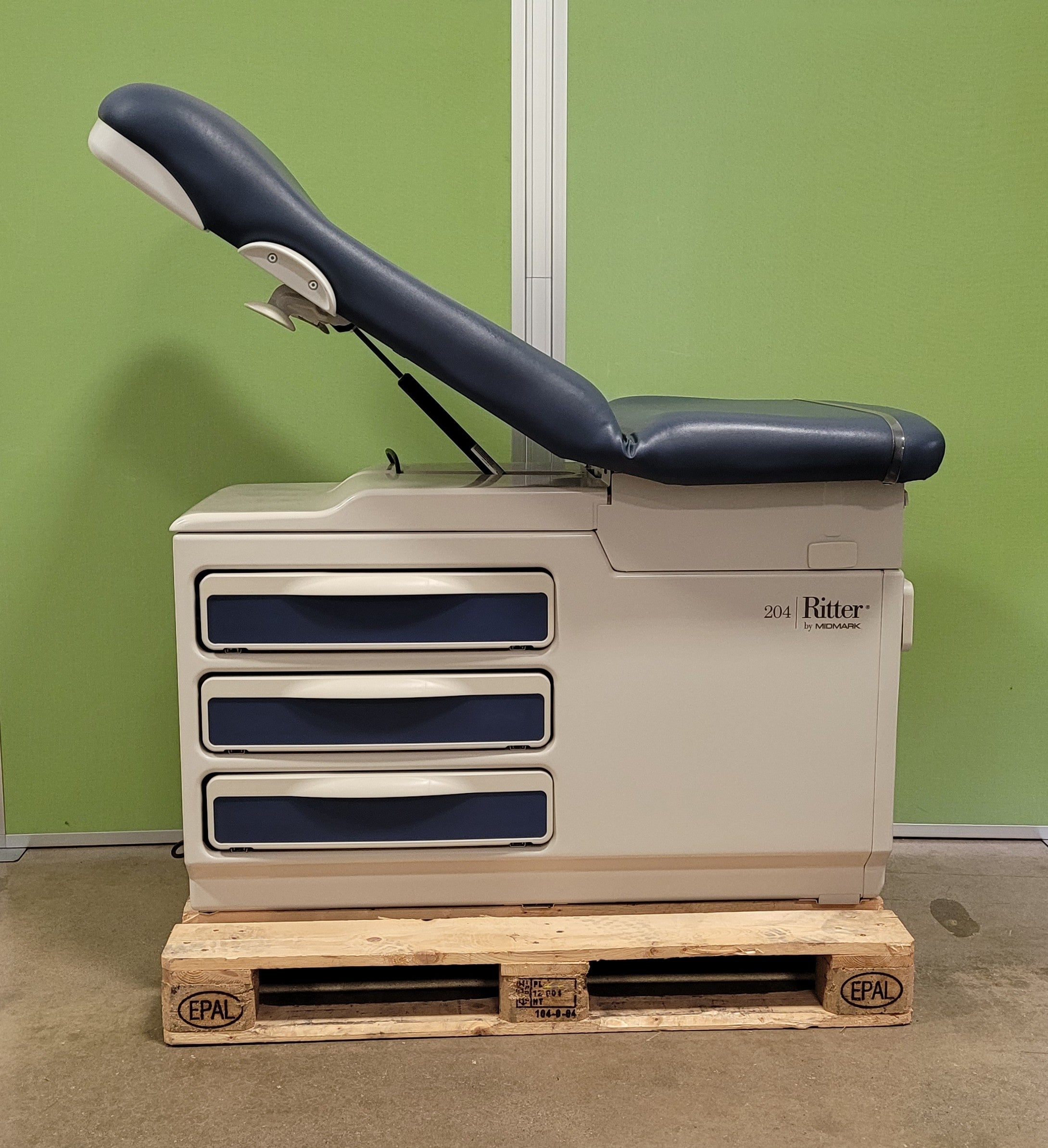 Midmark 204 Exam Table