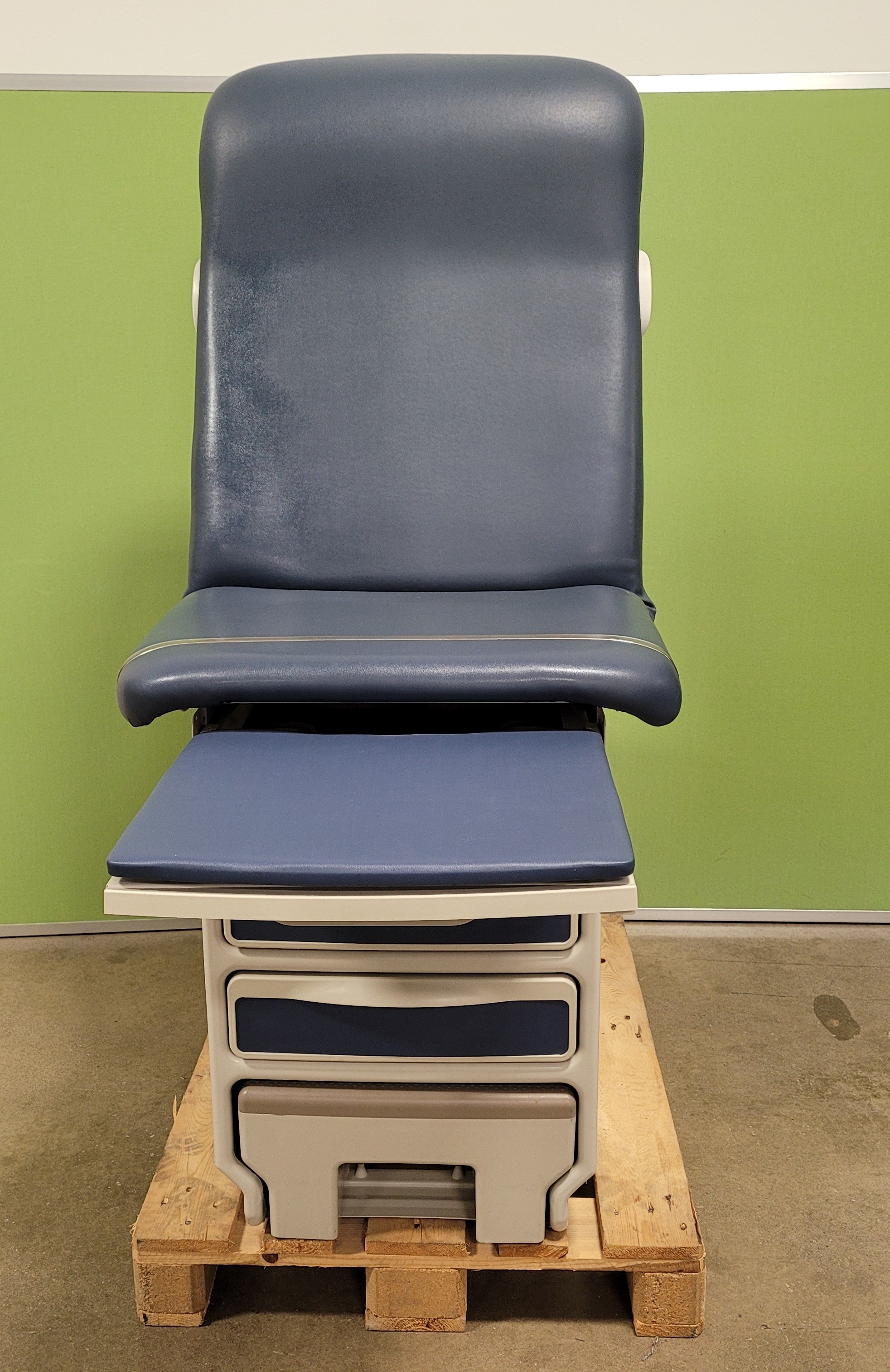 Midmark 204 Exam Table