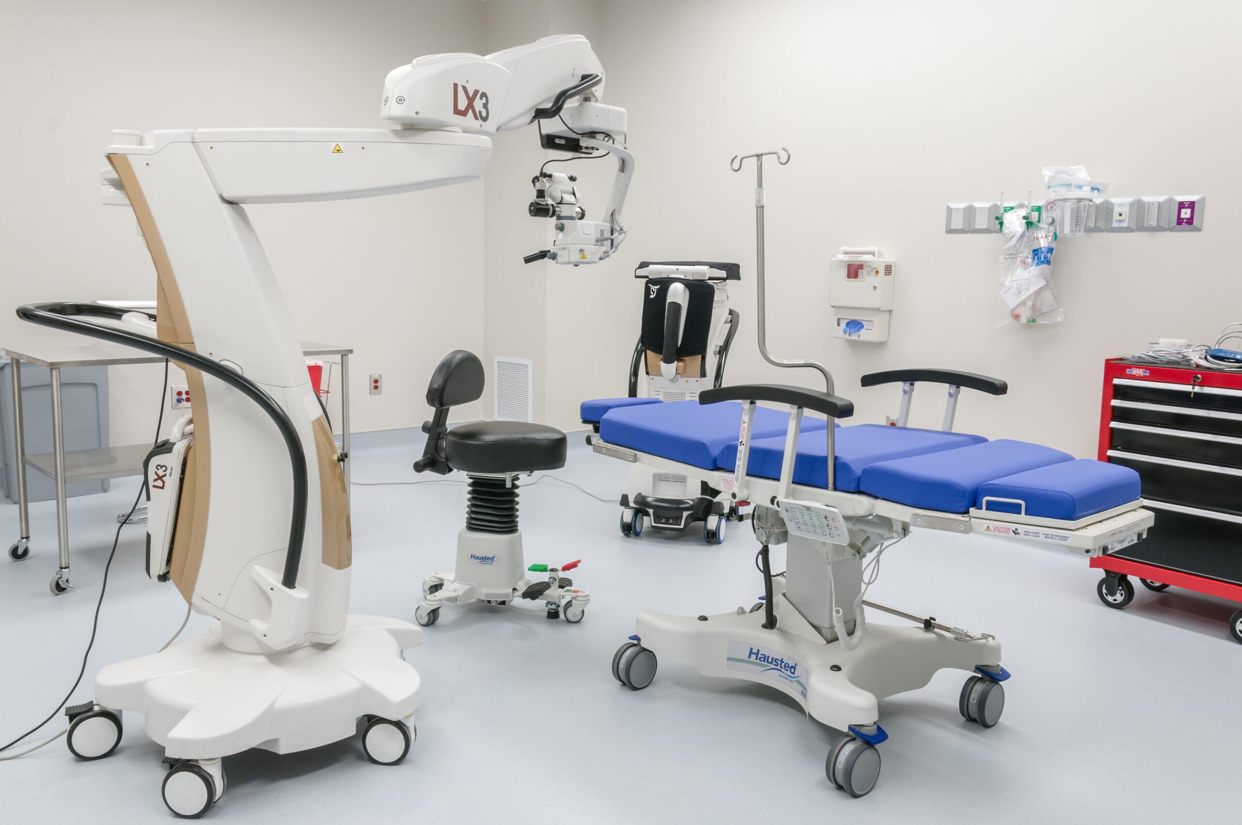 Hausted ESC2 Powered Ophthalmology Platform Procedure Chair | QuinceMedical.com