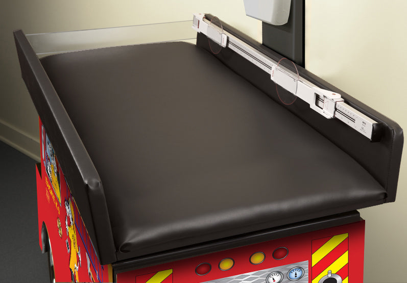Clinton 7833 Scale Table/Engine K-9 with Dalmatian Firefighters | QuinceMedical.com
