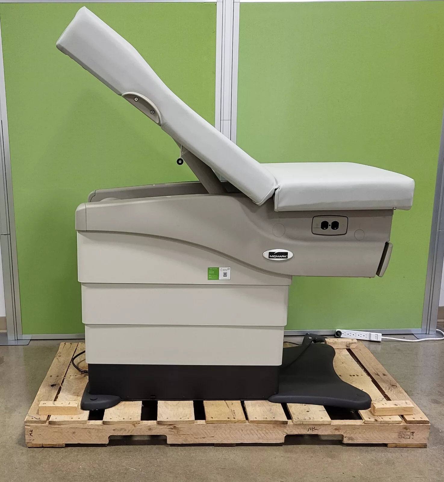 Midmark 625 Barrier-Free Examination Table