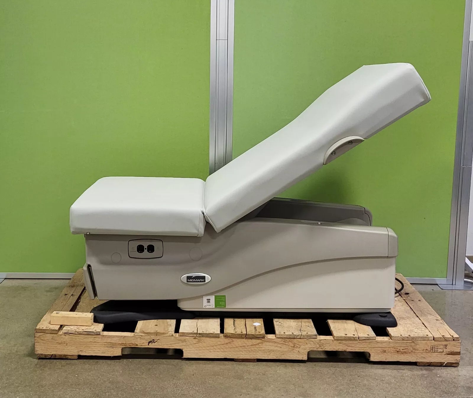 Midmark 625 Barrier-Free Examination Table