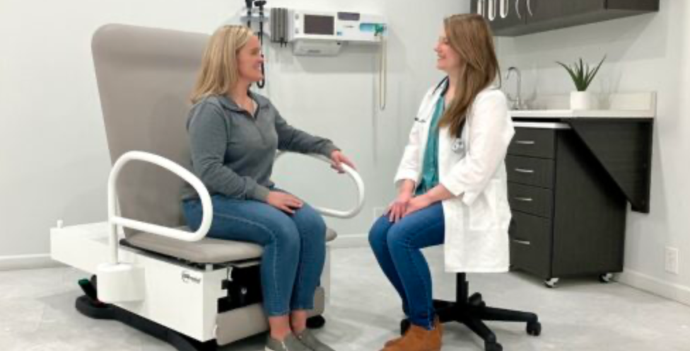 UMF Medical FusionONE 3001 Power Hi-Lo Exam Table – Standard or Premium Upholstery