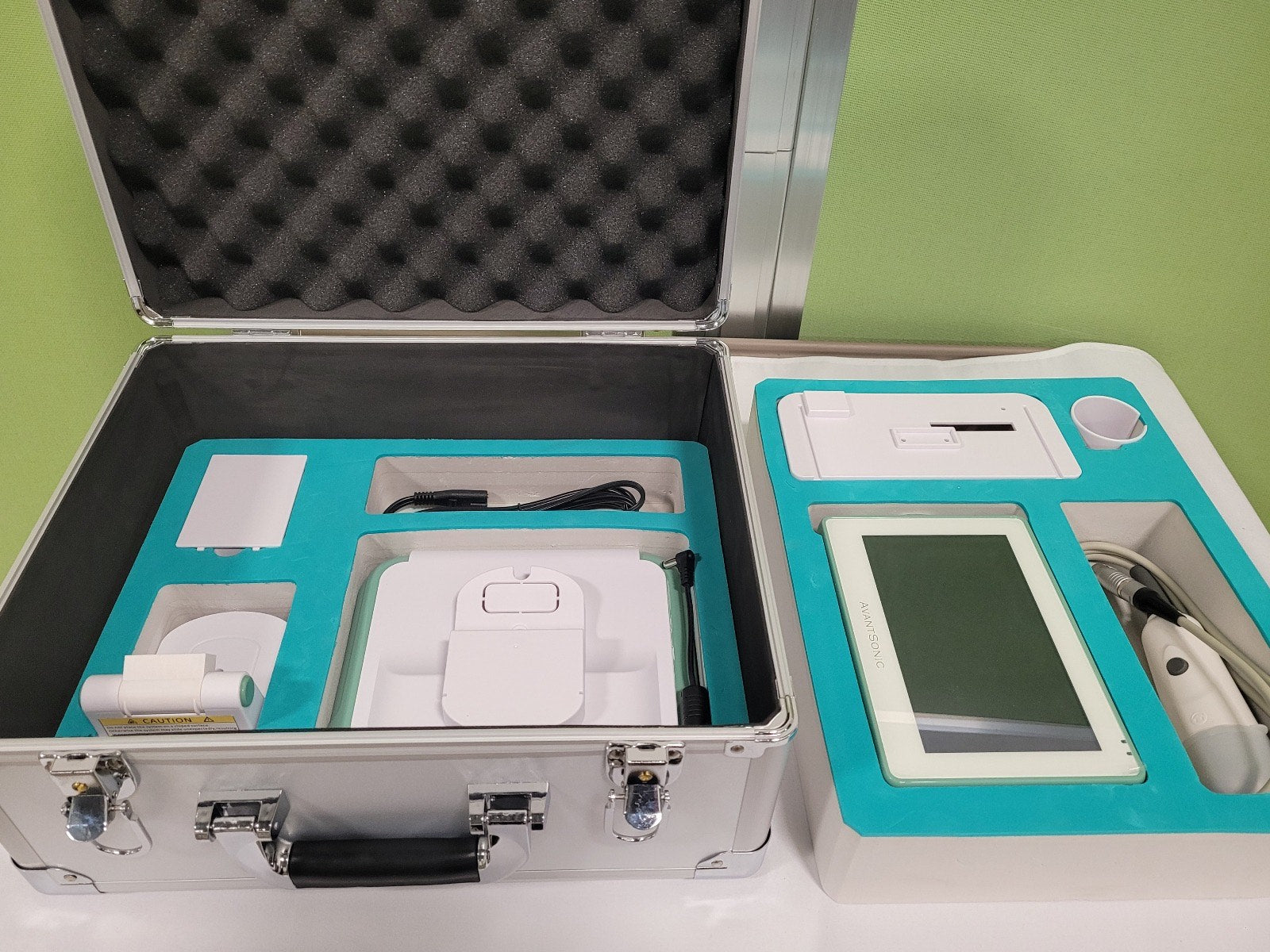 AvantSonic Z3 Portable 3D Bladder Scanner – 7″ Touchscreen | Quince Medical