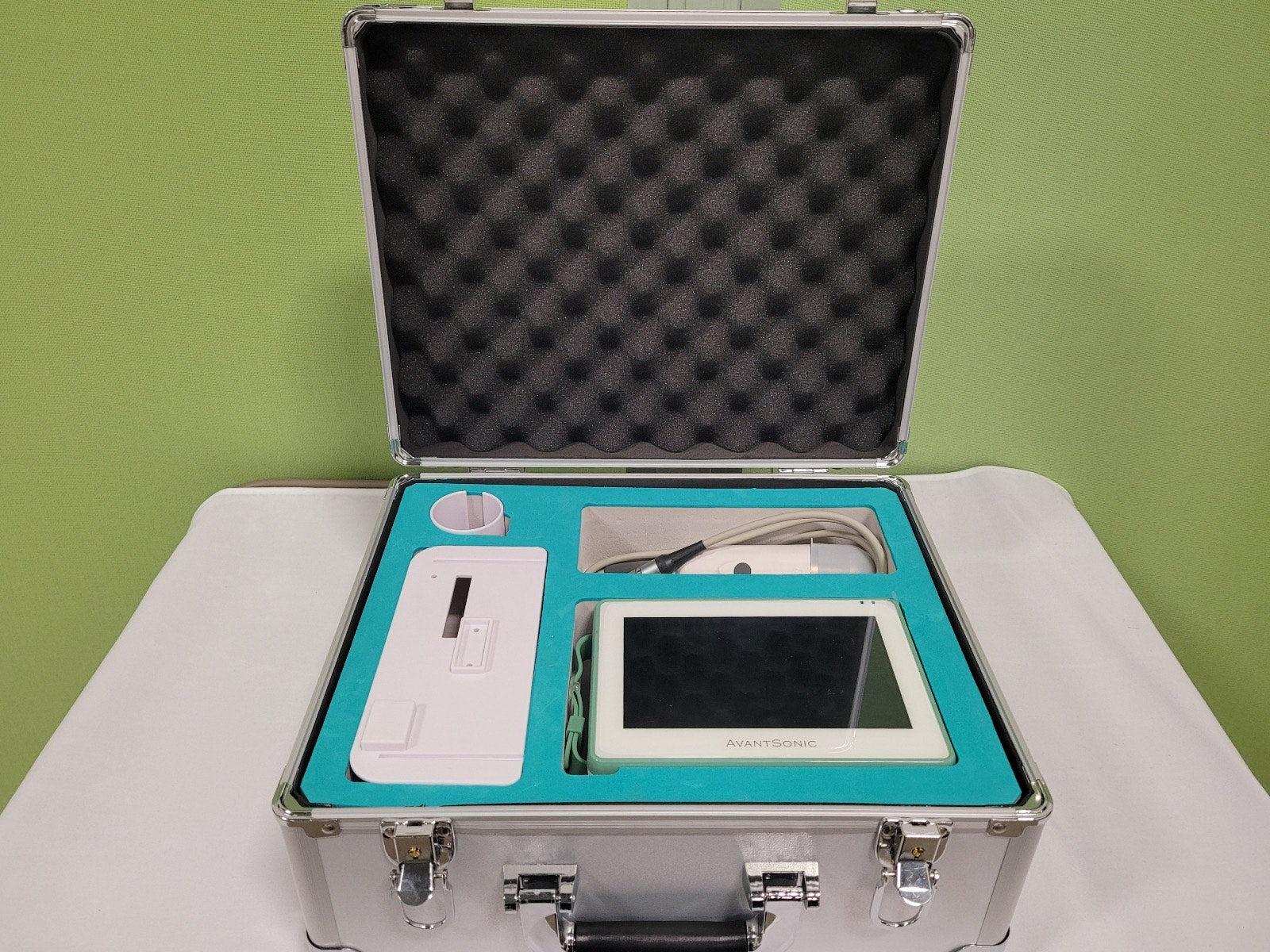 AvantSonic Z3 Portable 3D Bladder Scanner – 7″ Touchscreen | Quince Medical