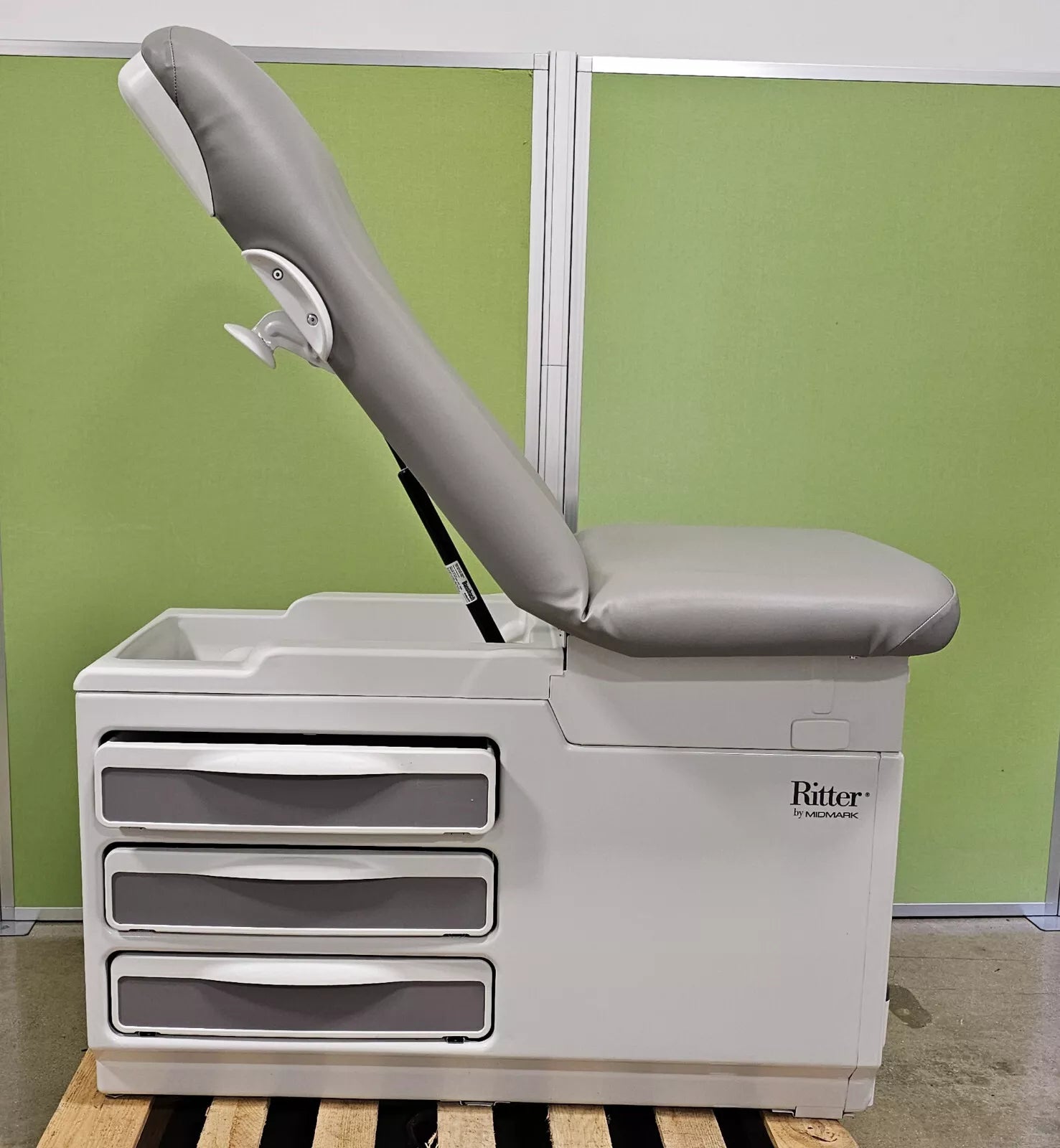 Midmark 204 Exam Table