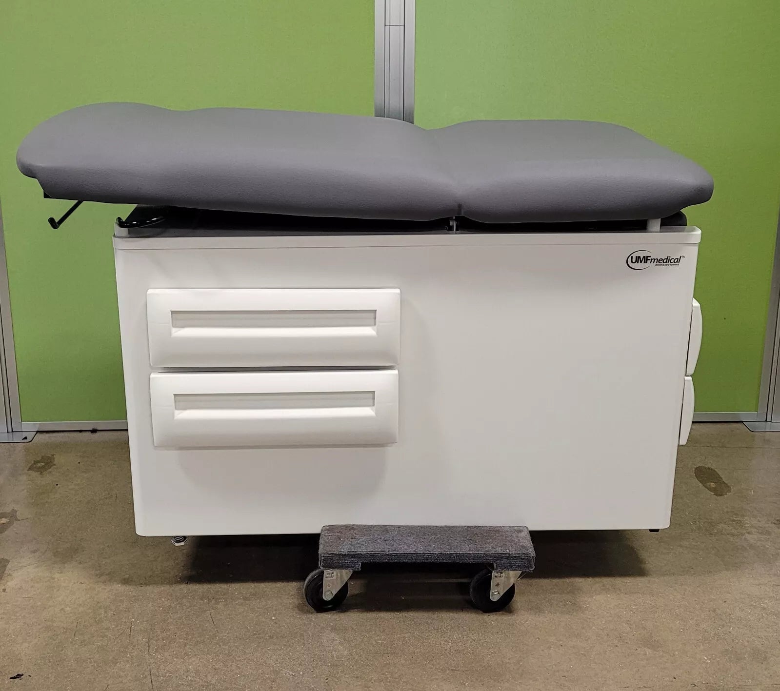 UMF 5240 Signature Series Exam Table