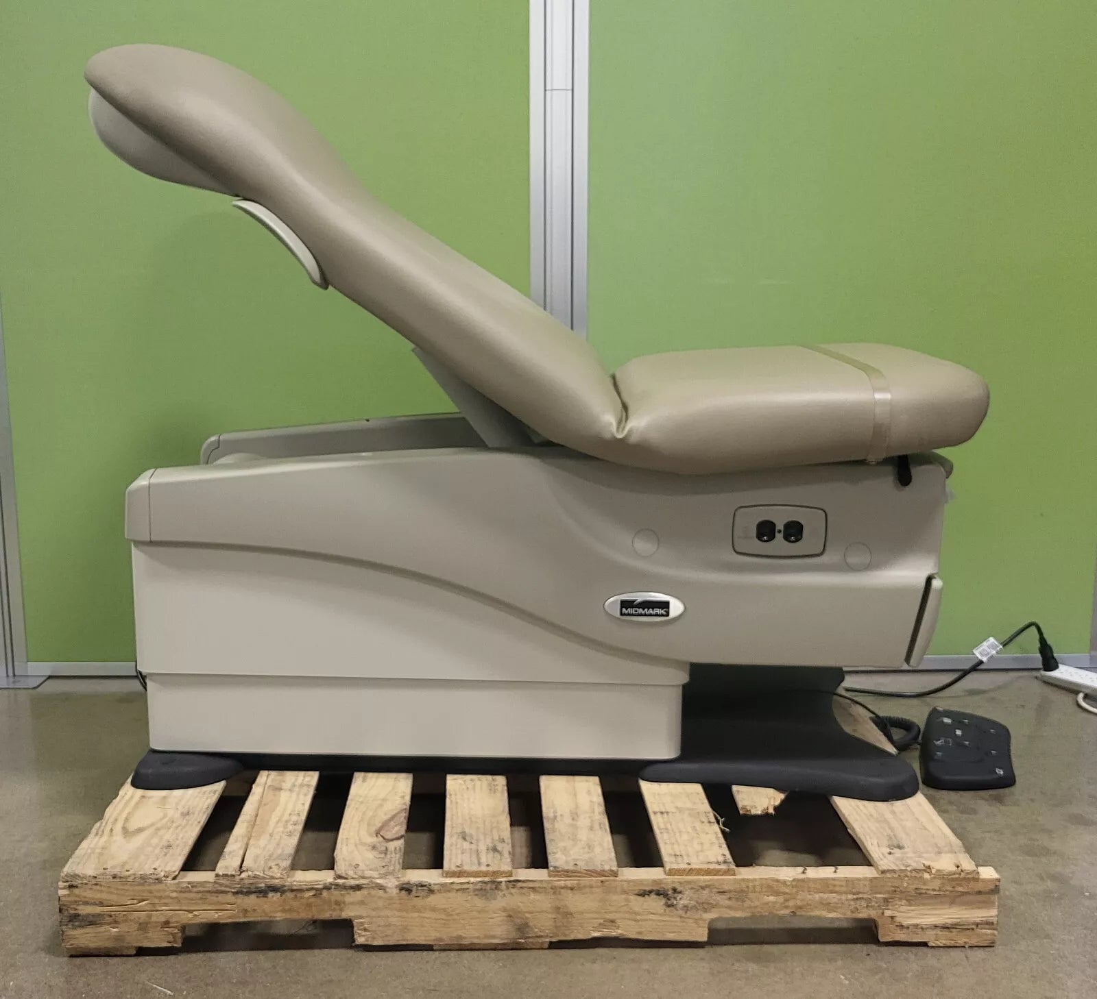 Midmark 625 Barrier-Free Examination Table