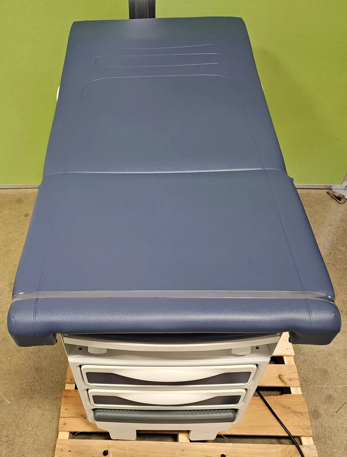 Midmark 204 Exam Table