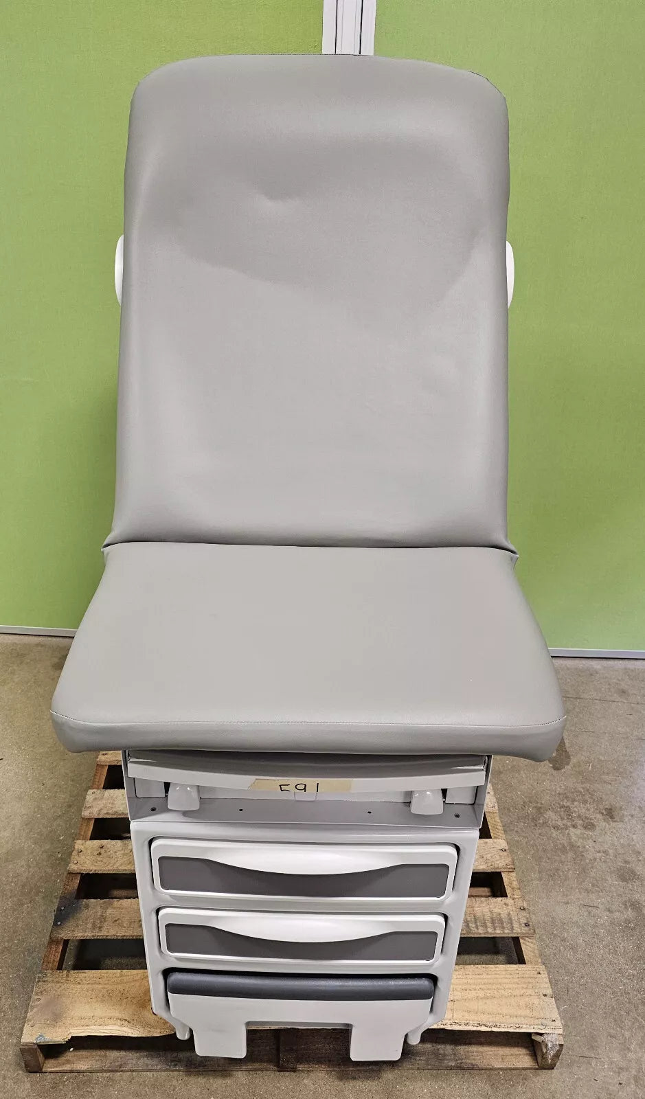 Midmark 204 Exam Table