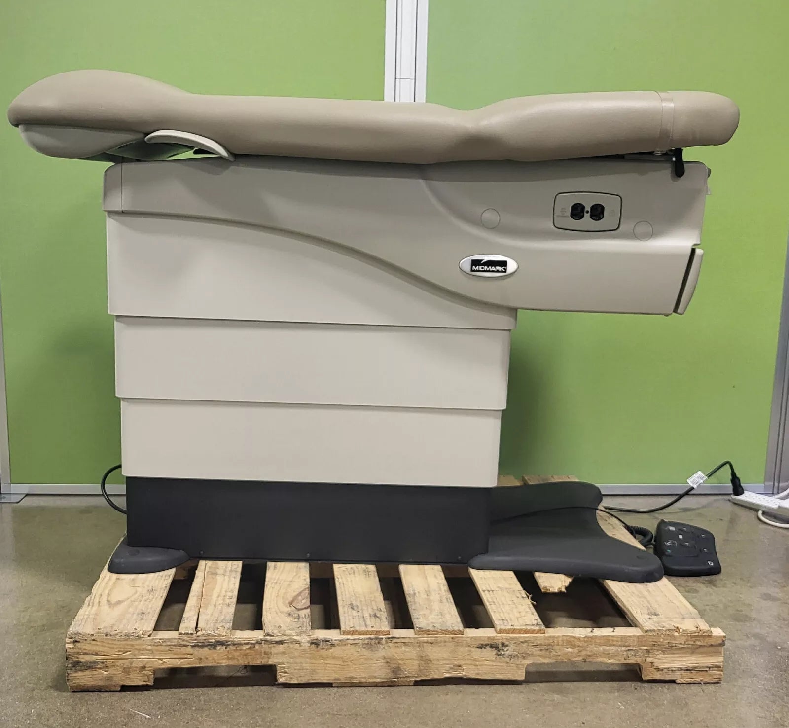 Midmark 625 Barrier-Free Examination Table