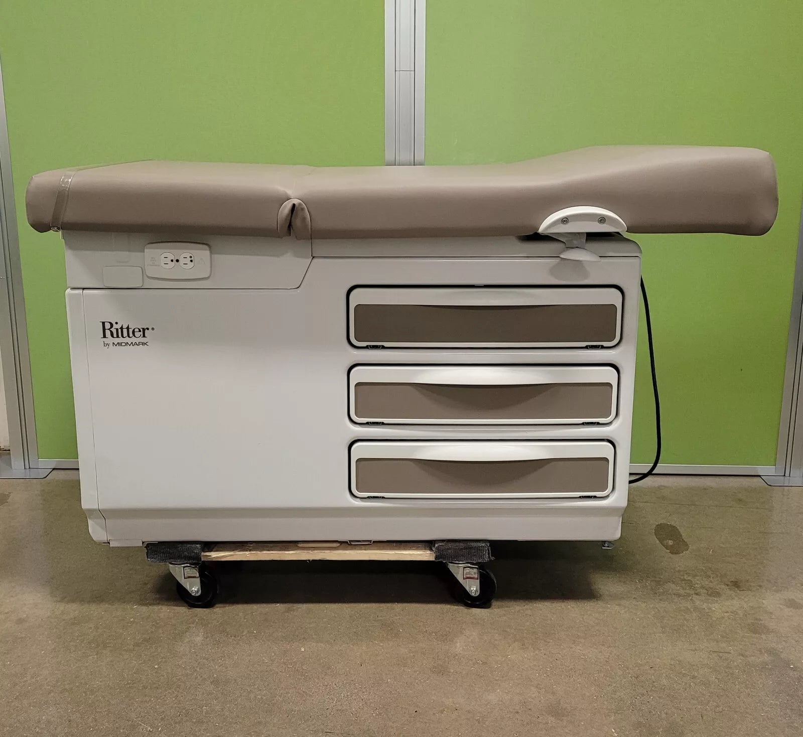 Midmark 204 Exam Table