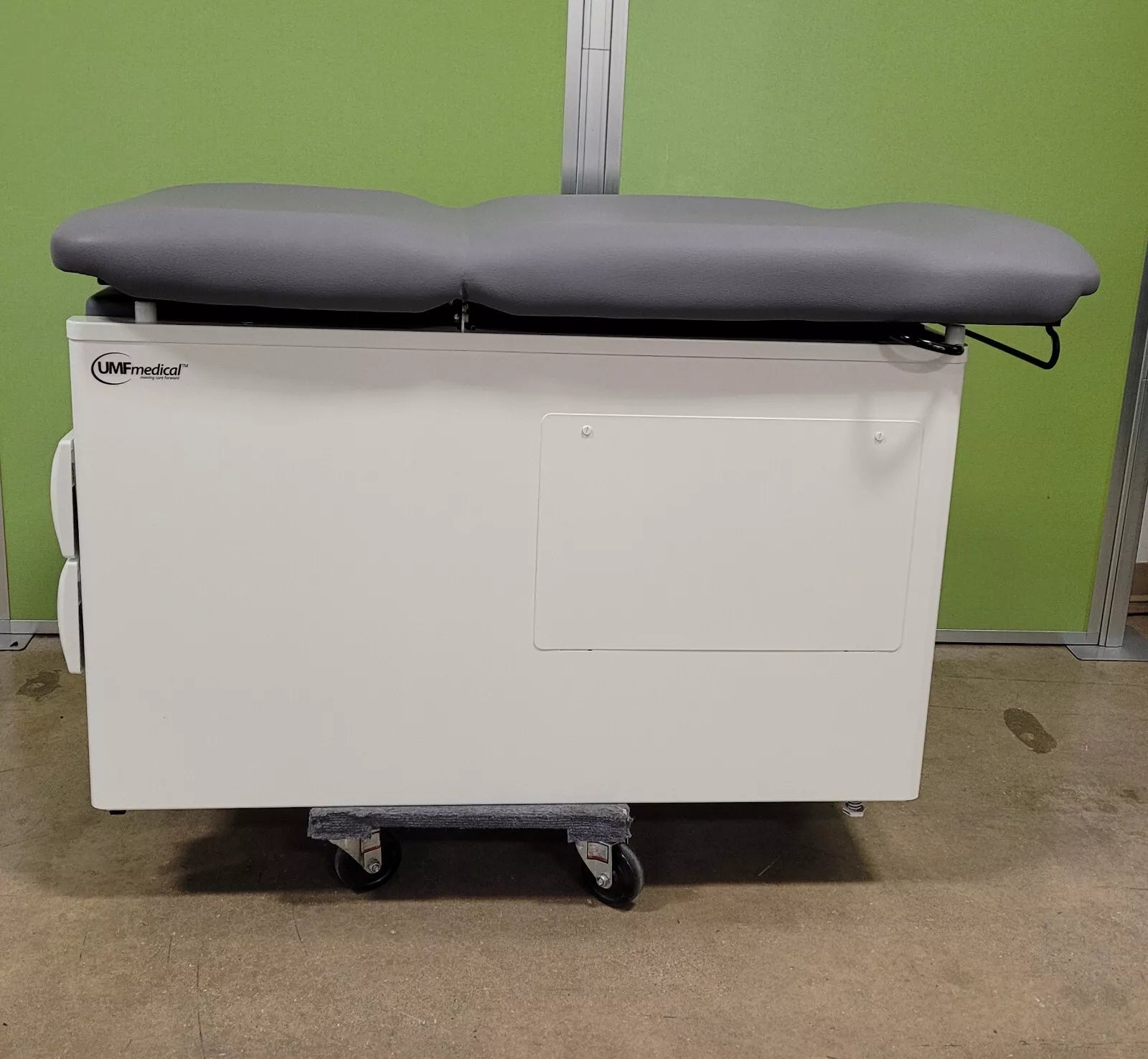 UMF 5240 Signature Series Exam Table