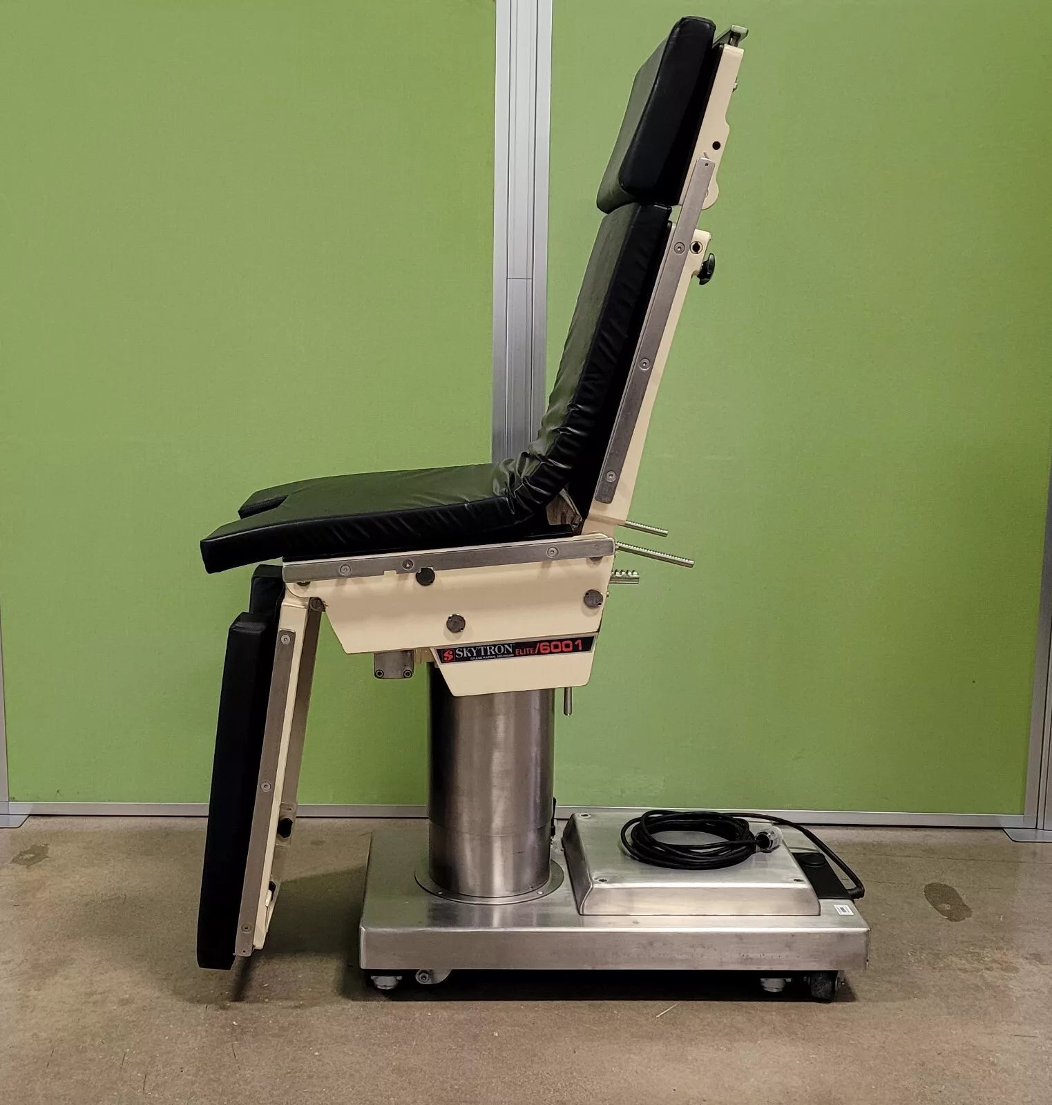 Skytron 6001 Elite Surgical Table