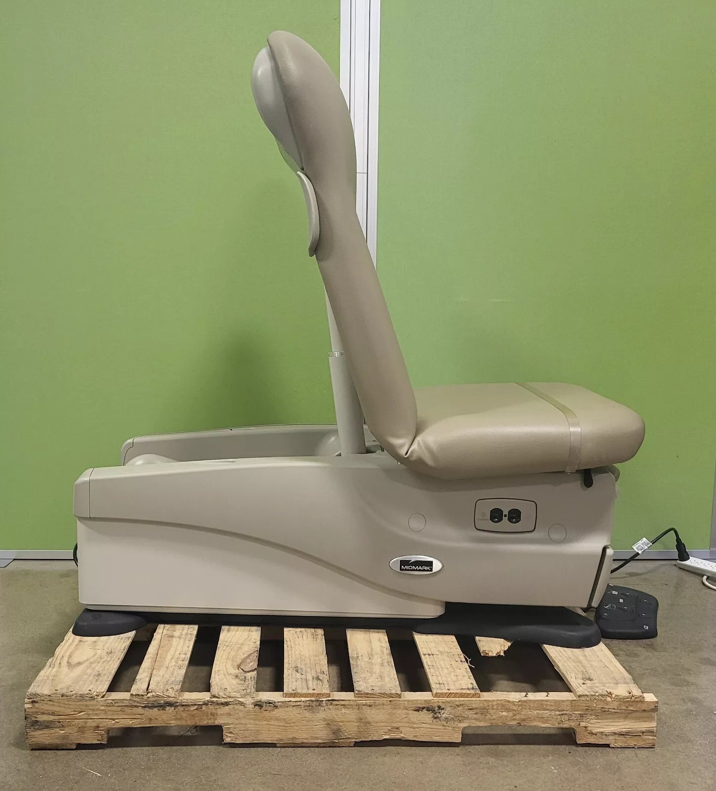 Midmark 625 Barrier-Free Examination Table