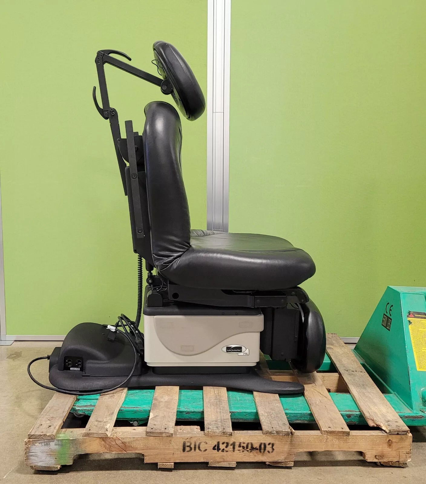 Midmark 630 Procedure Chair with Hand Control / New Top Color Upholstery