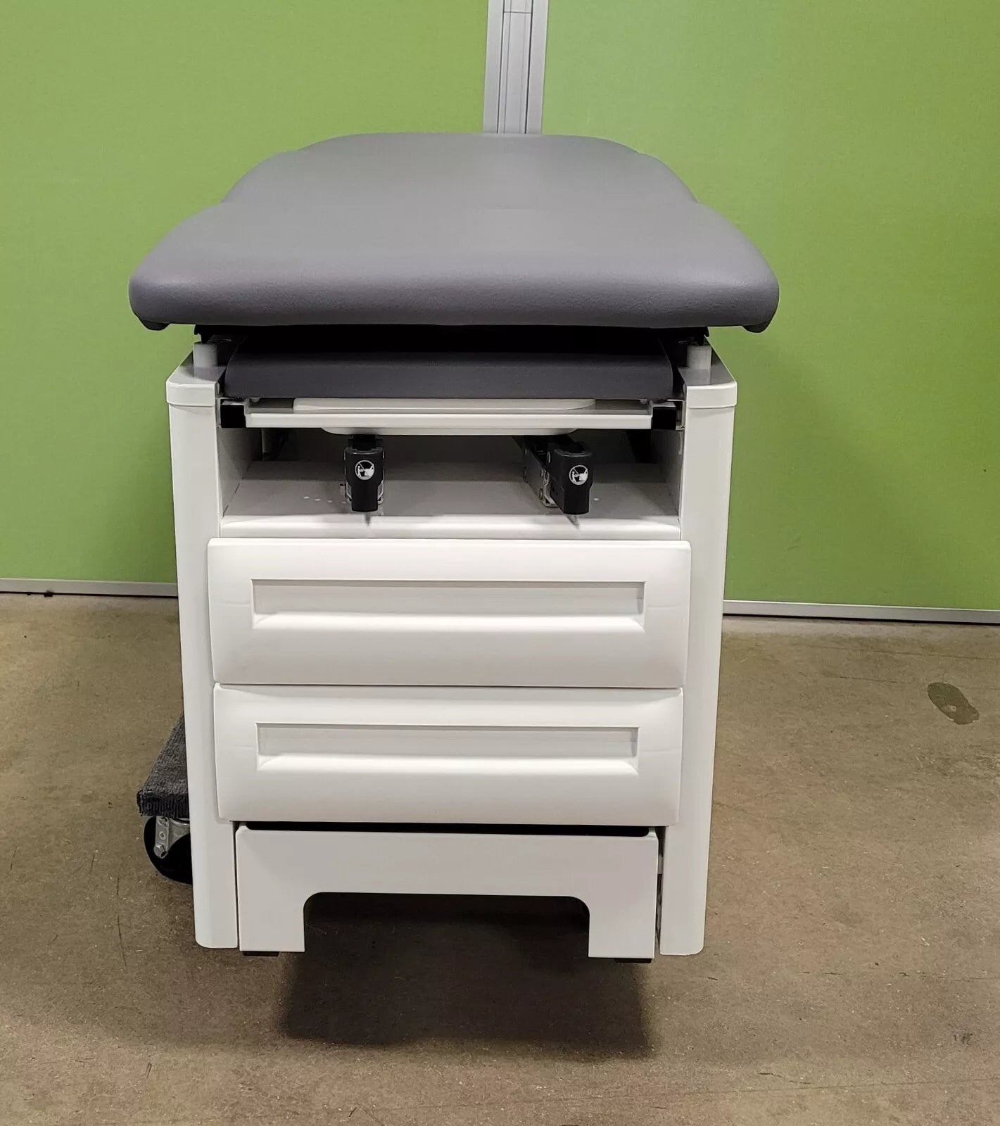 UMF 5240 Signature Series Exam Table