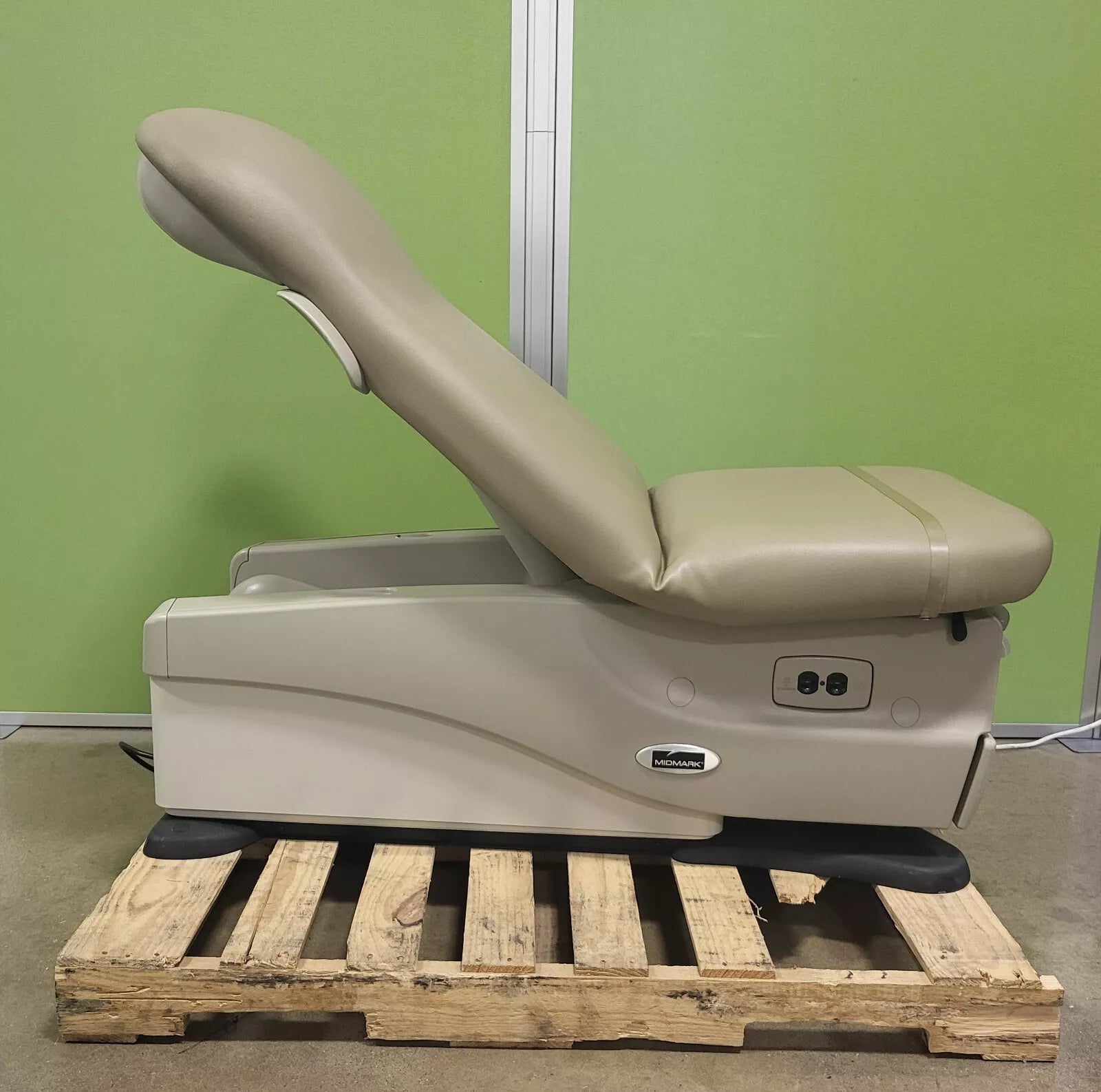 Midmark 625 Barrier-Free Examination Table