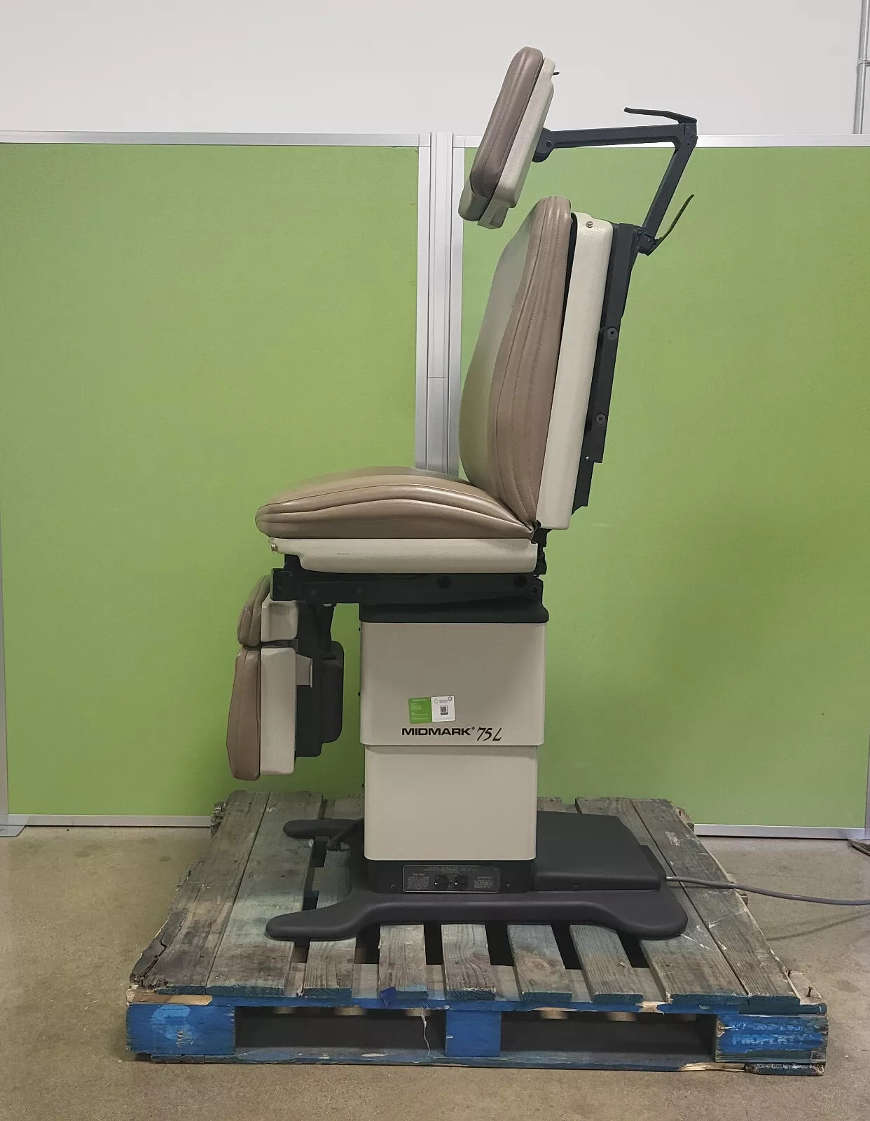 Midmark 75L Power Procedure Chair