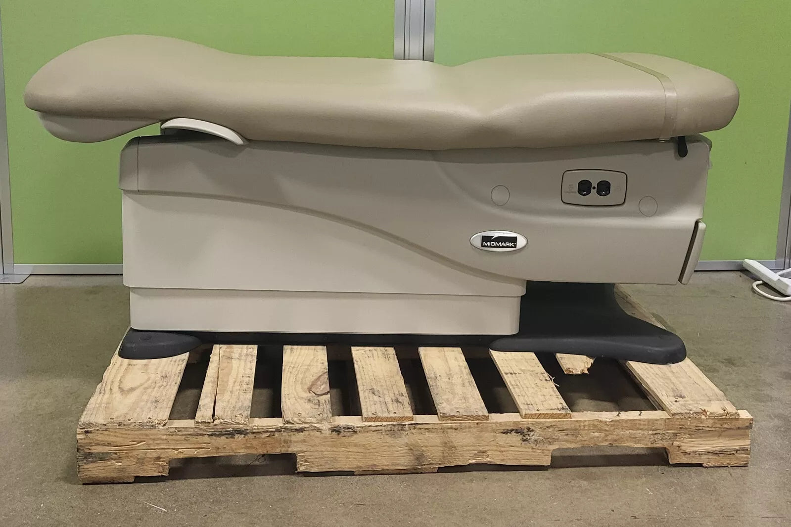 Midmark 625 Barrier-Free Examination Table