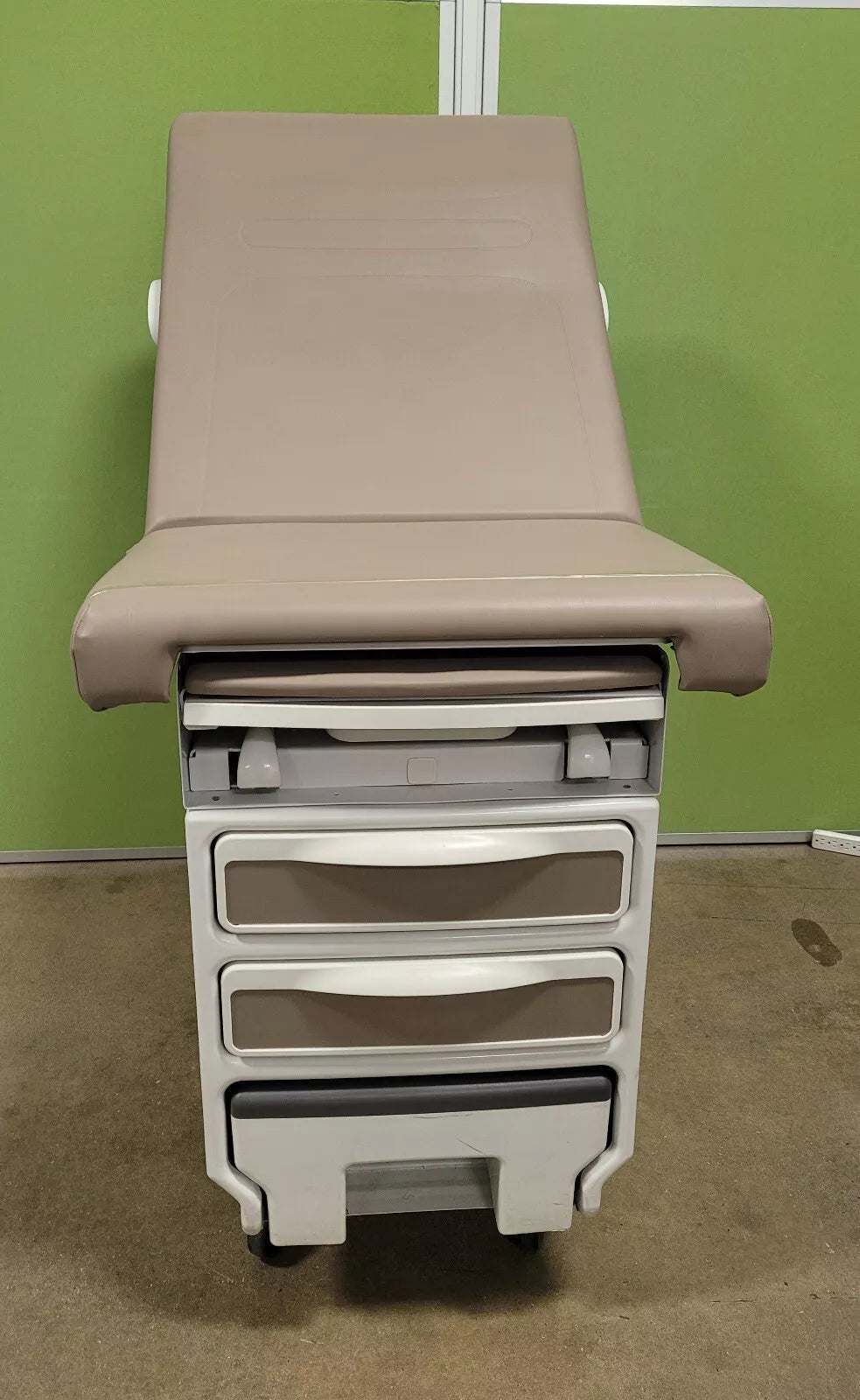 Midmark 204 Exam Table