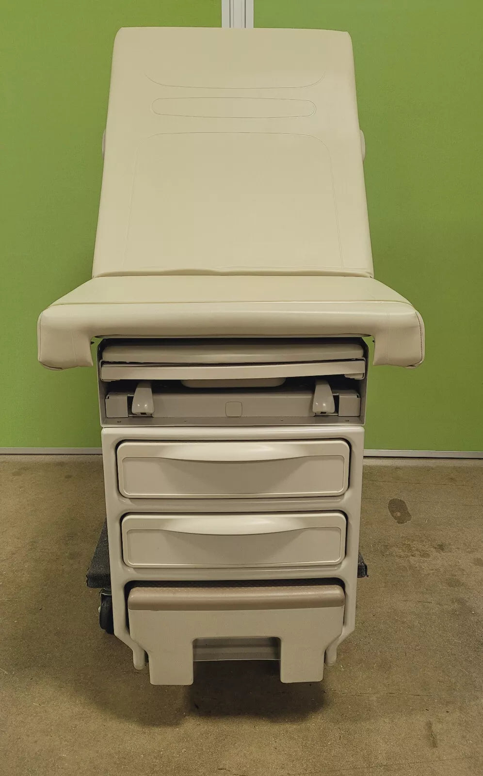 Midmark 204 Exam Table