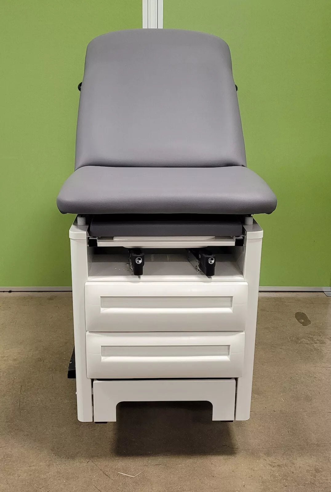 UMF 5240 Signature Series Exam Table