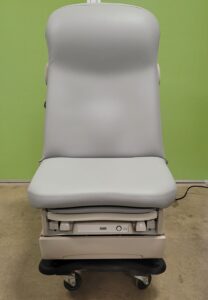 Midmark 625 Exam Table with Wireless Hand and Foot Controls